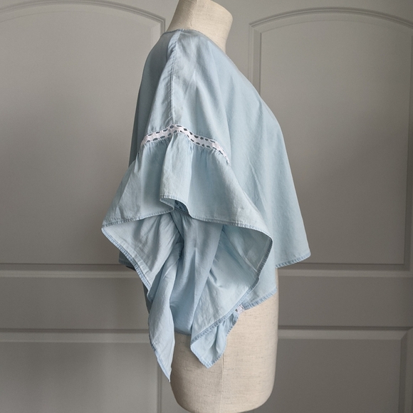 BCBGeneration Top Cropped Ruffled Short Sleeve White Eyelet Chambray Blue L NWT - Picture 13 of 16